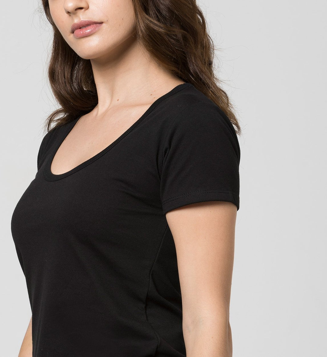 Women's Sweat-Proof Undershirt with wide round Neck / Black